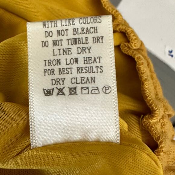 Women's EUC New In Boutique Mustard Gold Paper Bag Tie Waist Cotton Shorts Sz M - Picture 7 of 7